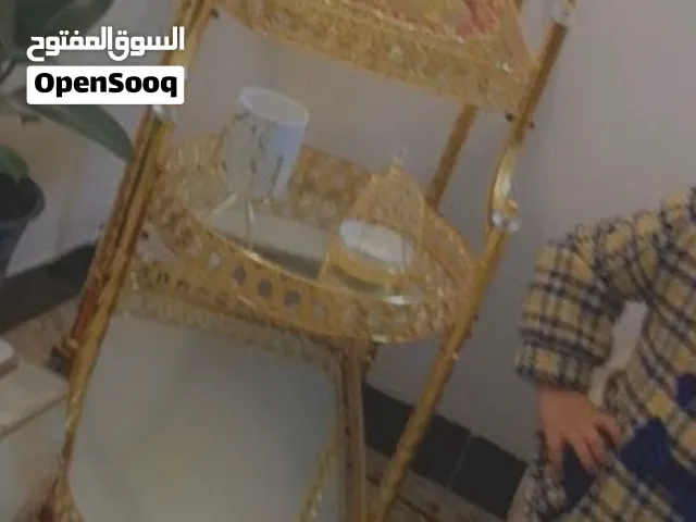 عربه تقديم مع أغراضها نظيفه وجميله