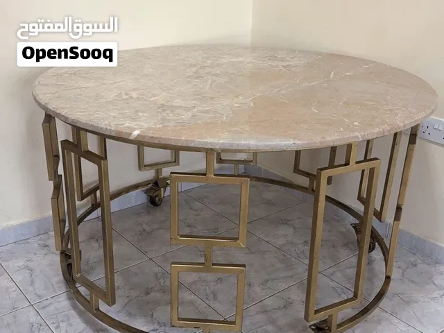 طاولة رخام للضيافة بعجلات للبيع العاجل
