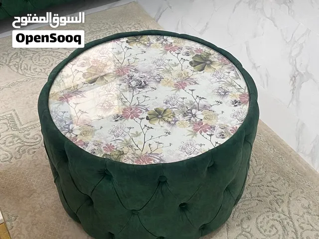 كنب اخضر بحرف L مع طاولة قزاز لون اخضر السعر 2800قابل للتفاوض بالمعقول