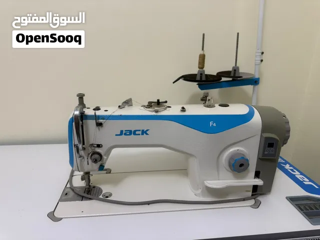 ماكينه خياطه بحاله ممتازه استعمال منزلي خفيف جداا