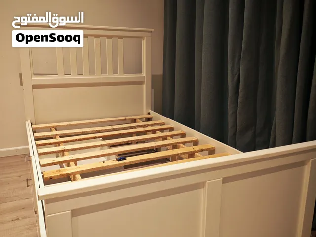 متوفر سرير مع الدوشق تصميم شبيه ب ايكيا