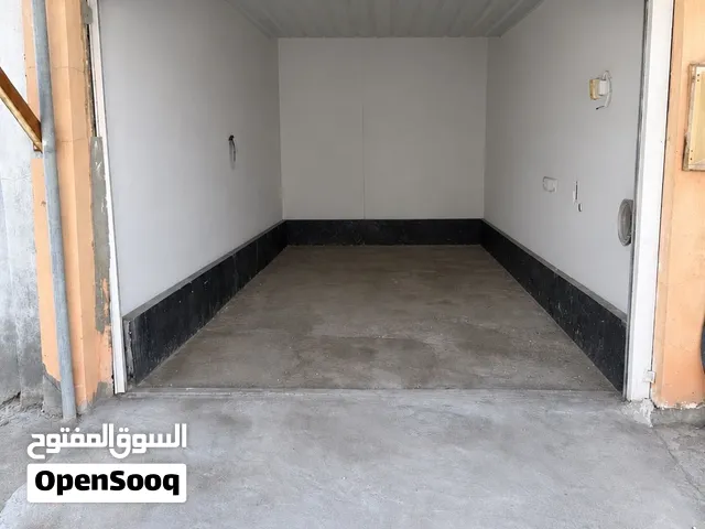 يوجد مخزنين