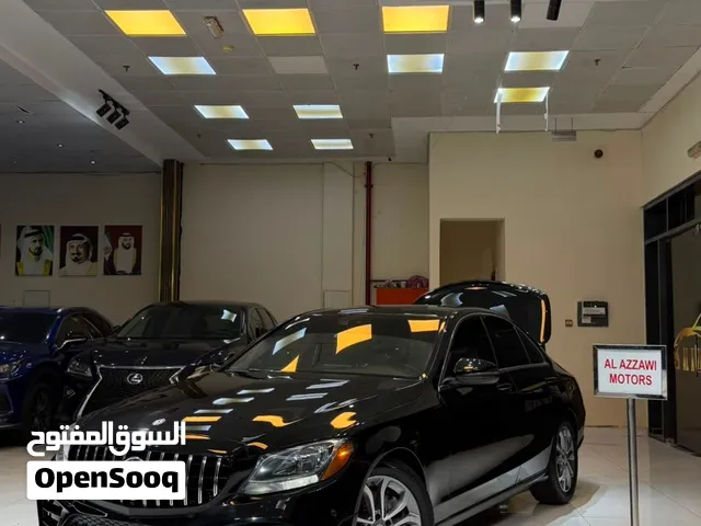 بسم الله ما شاء الله سياره في حاله الوكاله فول مواصفات رقم واحد مارسدس موديل C300 2017 40000