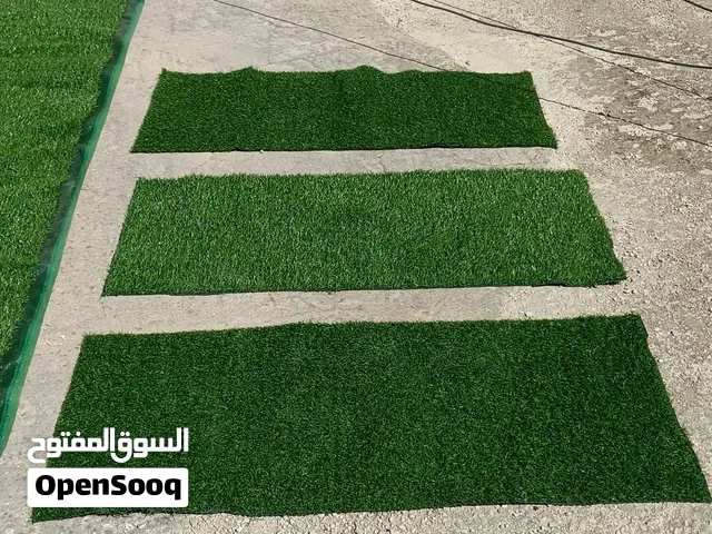 عشب صناعي بحالة ممتازة جدا