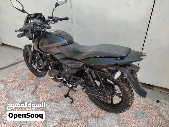 باجاج دراجة نارية 2022 مستعملة بمحرك 150 سي سي - أداء موثوق ومناسب للمدينة