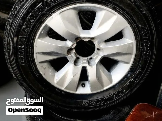 جنوط تويوتا هايلوكس أصلية بحالة ممتازة (ما بتهز)