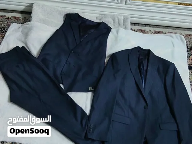 قوط.  نضيفات. النيلي قياسه 48 والسمائي والمشمشي قياس 46   يحتاجون فقط.  كوي