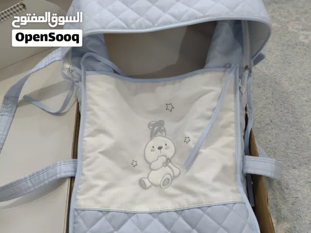 كاريكوت اطفال مبطن من الداخل بحاله ممتازه مناسب جدا للشتاء للخروج بالطفل حديث الولاده