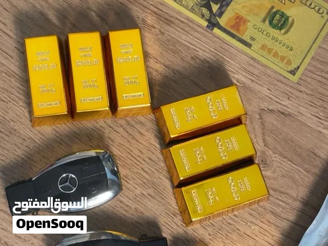 لوحات + كل الي بالصور للاستعمال في الديكور والتصاميم ( ذهب + سويج + فلوس 100 دولار ذهبية كوبي )