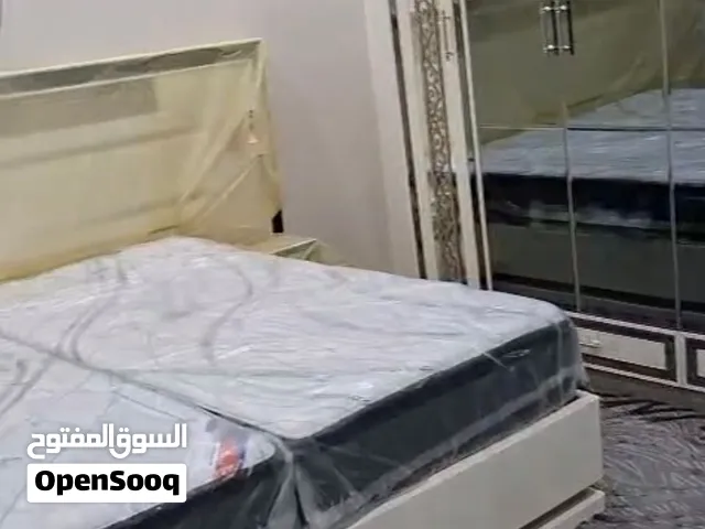 غرفة نوم مزدوجة بحالة ممتازة