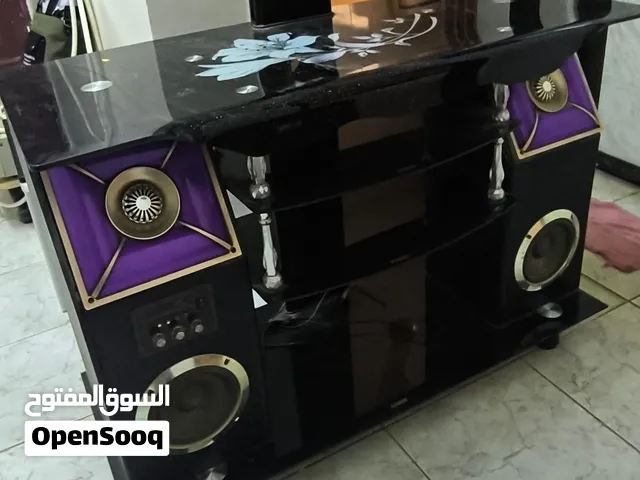 طاولة تلفزيون مع نظام صوتي كامل