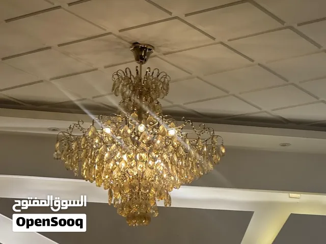 ثريات فخمين للبيع شبه جديد المقاس كبير العدد 2 سعر الوحده 50  دينار
