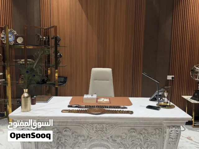 طاولة بالرخام ايطالي فاخر مقاس 200 في 90 سنتي و ارتفاع استاندار Table