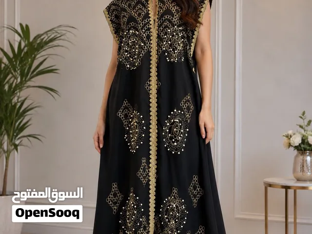 جلابية راقية بتطريز فخم تعطيك إطلالة ملفته وانيقه  مثالية للعزايم والمناسبات السعر فقط 3دينار
