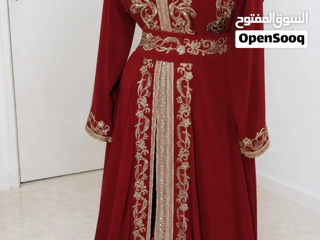 فساتين مستعملة للبيع ملبوسة مرة والبقية مرتين