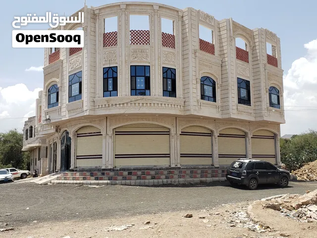 عماره للإيجار الشقق مع الدكاكين قريبه من جولة شملان خلف قسم شملان