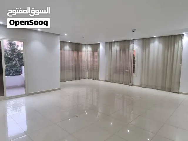 للايجار شقة دور أول بفيلات البنفسج بالتجمع الأول بالقرب من وتر واي ومدرسة بداية والتسعين الشمالي