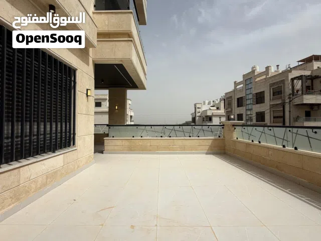 شقة للبيع طابق ارضي مع ترس مساحة داخلية 247 متر وترس 40 متر في أجمل مناطق منطقة طريق المطار