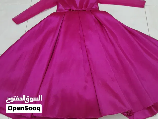 فستان أعراس ومناسبات للأطفال للأعمار 10 - 13 سنة ( السعر قابل للتفاوض والنقاش والتخفيض )