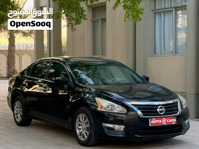 Nissan Altima Year-2016 Built in stylish Alloy wheels Button start model with Keyless Entry