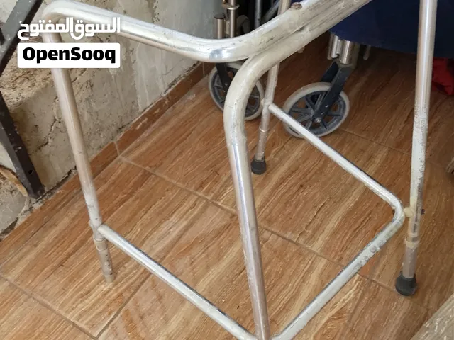 كراسي متحركة مستعملة ووكر للبيع بسعر رمزي