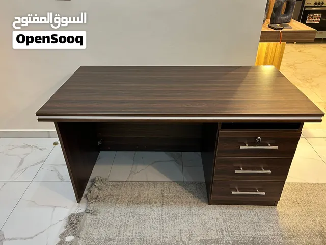 مكتب جديد لم يستعمل