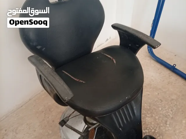 كرسي صالون حلاقه شغال 100% بحاله جيده جدا