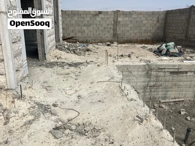 فيلا عظم مع بركة مبنية و الارض