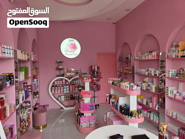 محل تشطيب فاخر للتنازل مشمول بالمكيف وكاميرات المراقبة والتشطيب مع وجود حمام