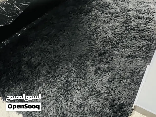 سجاد  اسود شاقي