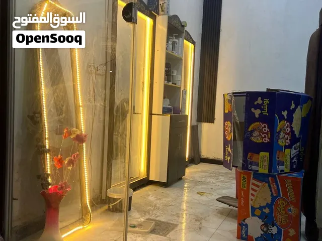 السعر كلش مناسب اغراض حلاقه كرسي  والمرايه تواصل مع الرقم الواتساب
