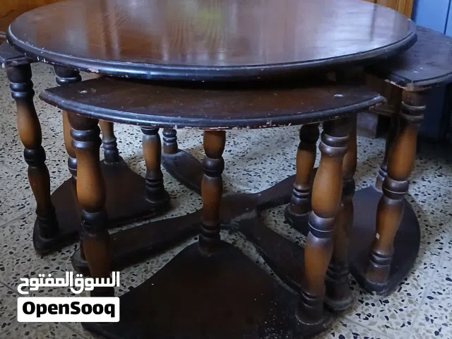 ميز وسطي مع 3 طبلات للبيع