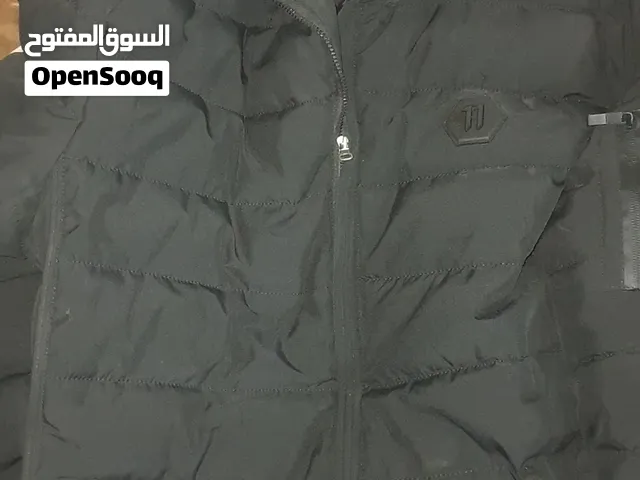 معطف شتوي لون اسود ثقيل وحجم كبير للبيع