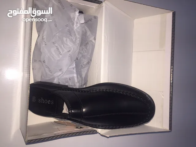 بلغات للباس العربي وتقليدي جلد متوفر لون بيج واسود جلد