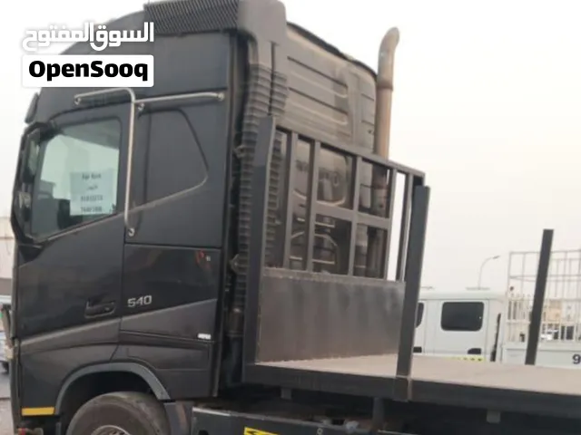 شاحنة فولفو سكسويل سطحة 20 طن للإيجار Volvo Truck Flatbed 20 tons 6 wheels for rent