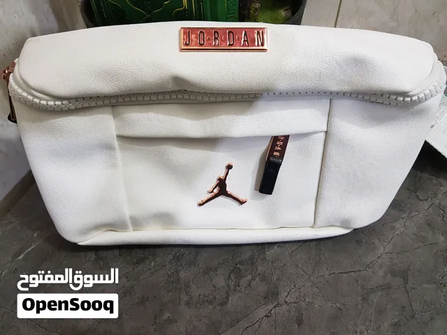 شنطة خصر بيضاء من JORDAN