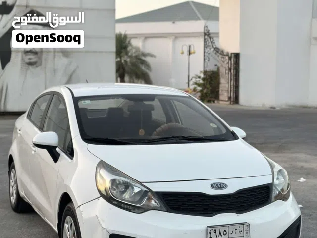 كيا ريو. موديل 2012 اللون ابيض قير اوتوماتيك الممشى 190 الف قيير بلد  مكينه بلد شاص  بلد ارباق بلد ج
