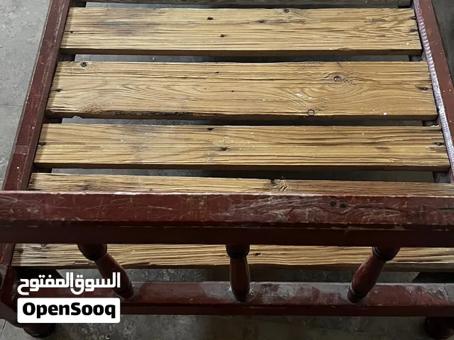 سرير للبيع