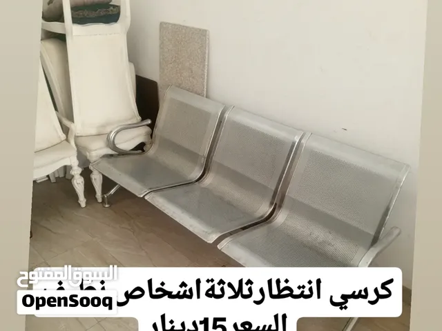 كرسي انتظارثلاثةاشخاص نظيف