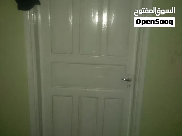 باب خشب قديم قوي ومتانه سويدي او موسكو