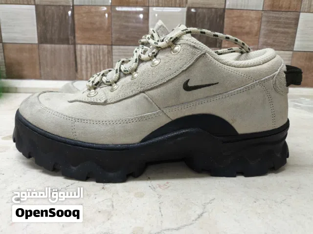 Nike Lahar Low Original  حذاء نايك أصلي بحالة ممتازة