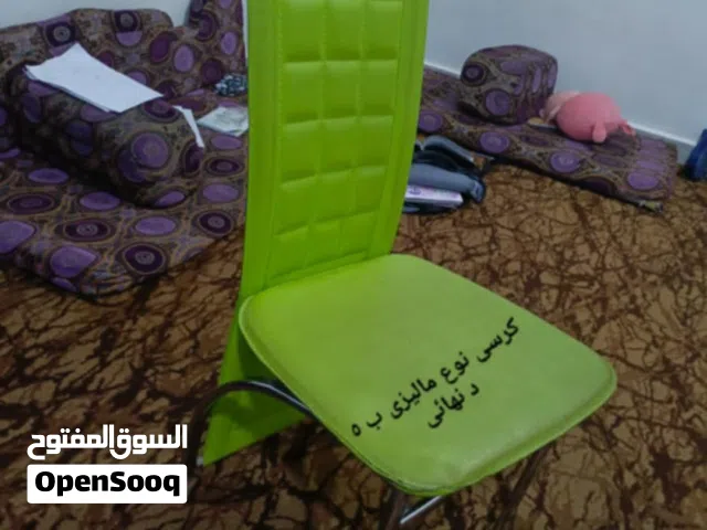 ادوات ومكتب دراسي وكراسي