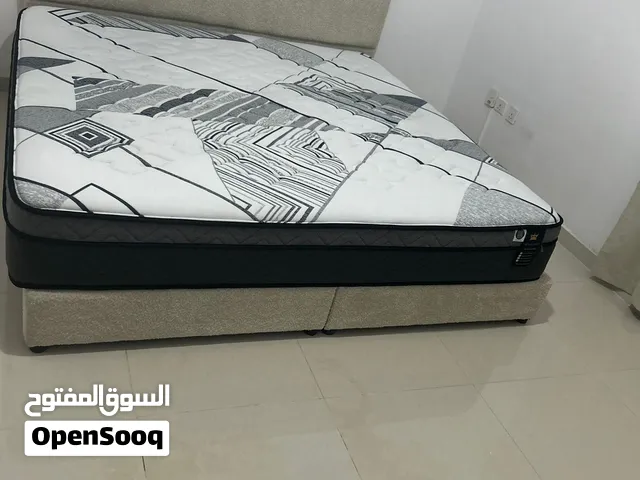 سرير فخم مع مرتبة مريحة
