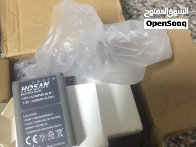 عدسات ومايكات وبطاريه للكميرات