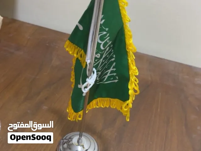 • علم مكتبي فاخر للمحلات والشركات – 35 ريال فقط