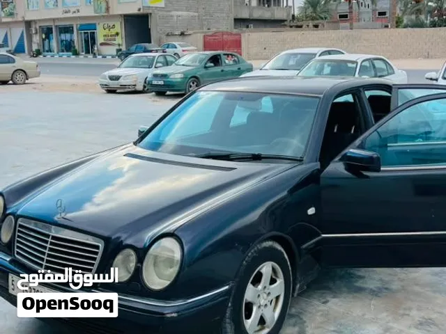 مرسيدس عيون