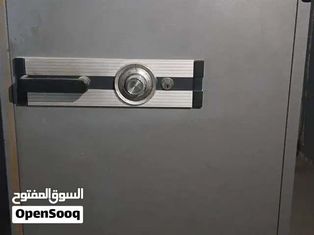 قاصات (خزنات)