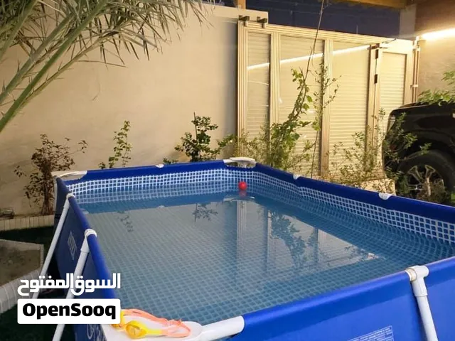 مسبح للبيع