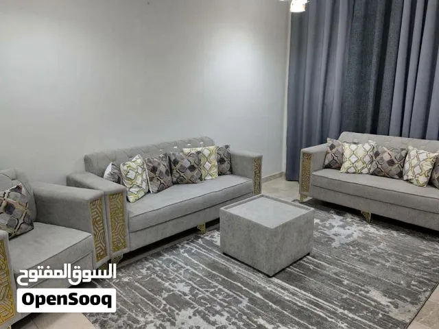 طقم كنب مودرن فاخر للبيع +سجادة+ستارة+ساعة حائط