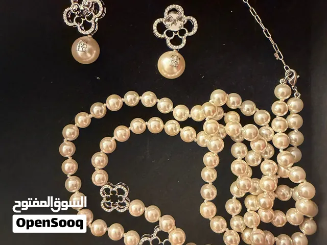 carolina herrera Pearl necklace and earrings used ONCE only